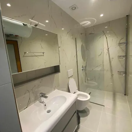 Apartment Adriatik Demiraj